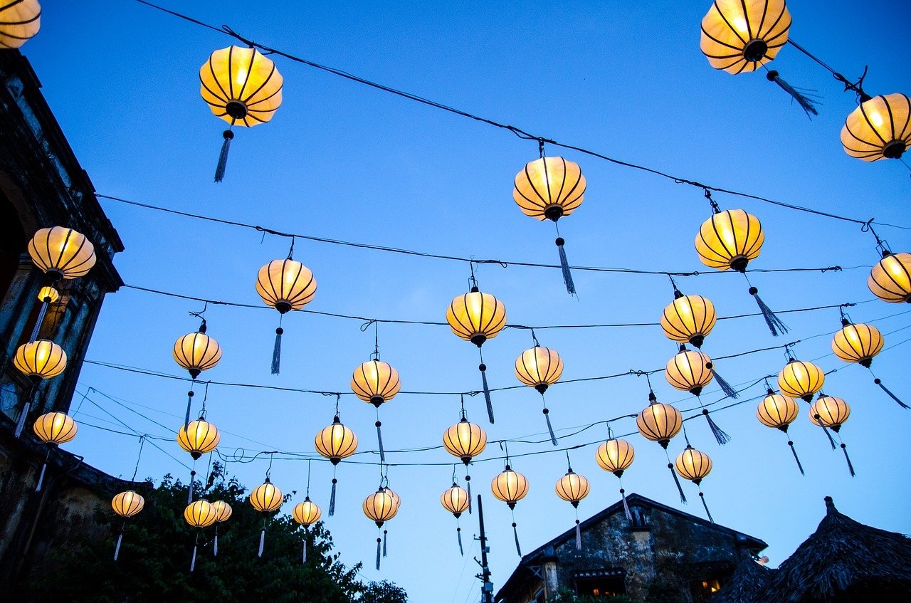 越南會安古鎮的特色之一為滿街的燈籠。（圖／取自Pixabay）