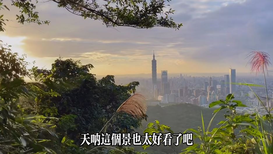 LIAO HAISHAN was amazed by the splendid scenery. (Photo / Authorized & Provided by 廖小花)