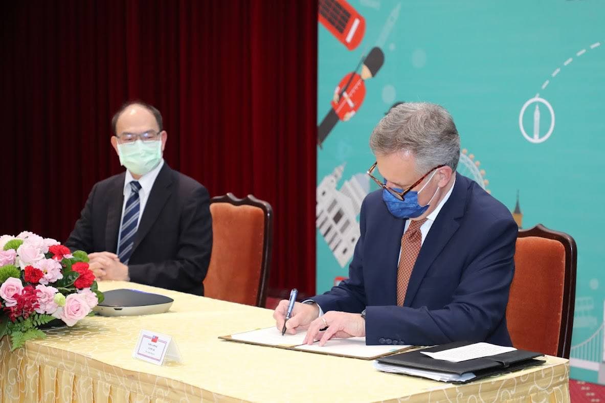 Taiwan and the United Kingdom inked a deal, allowing residents of both countries to obtain a driver's license without having to take a test. (Photo / Provided by MOFA)