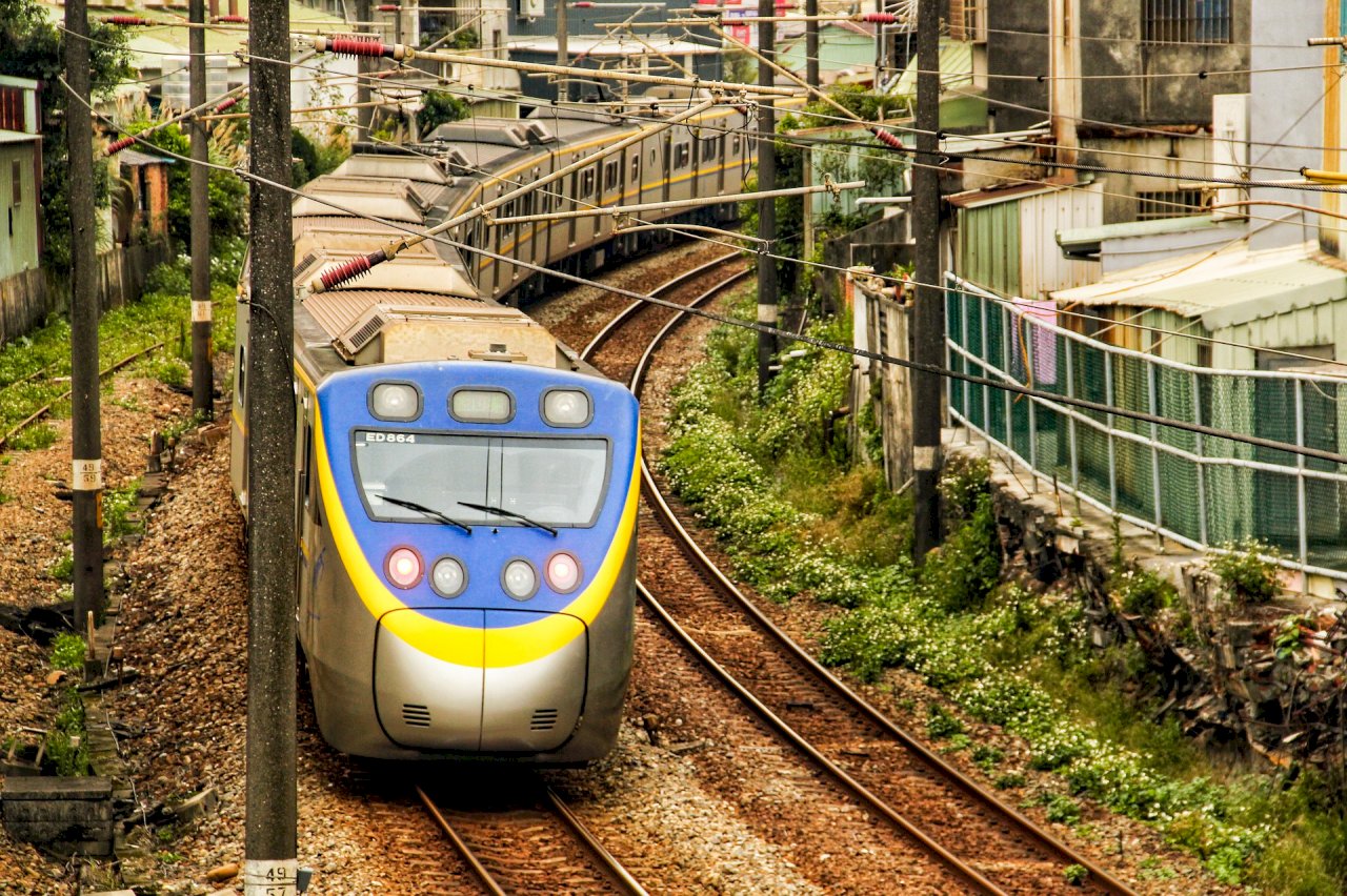 臺鐵局2022年「春節連假」加開班車疏運旅客。 圖／翻攝自Pixabay圖庫