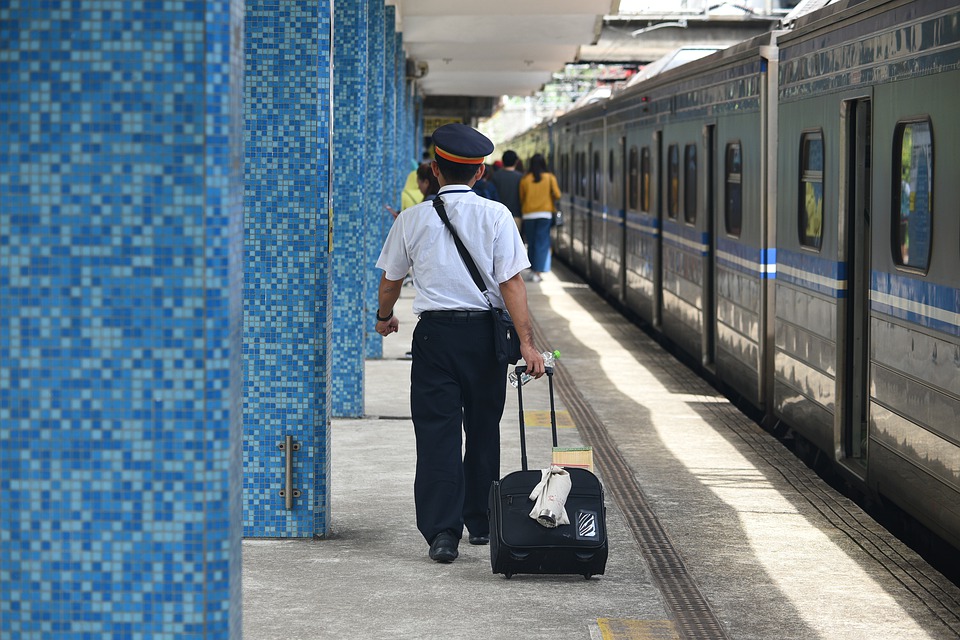 Chính quyền các địa phương sẽ thông báo chi tiết thông tin các chuyến tàu cũng như thời gian bắt đầu mở bán vé để người dân tiện theo dõi và kịp thời nắm bắt thông tin. (Nguồn ảnh: Pixabay)