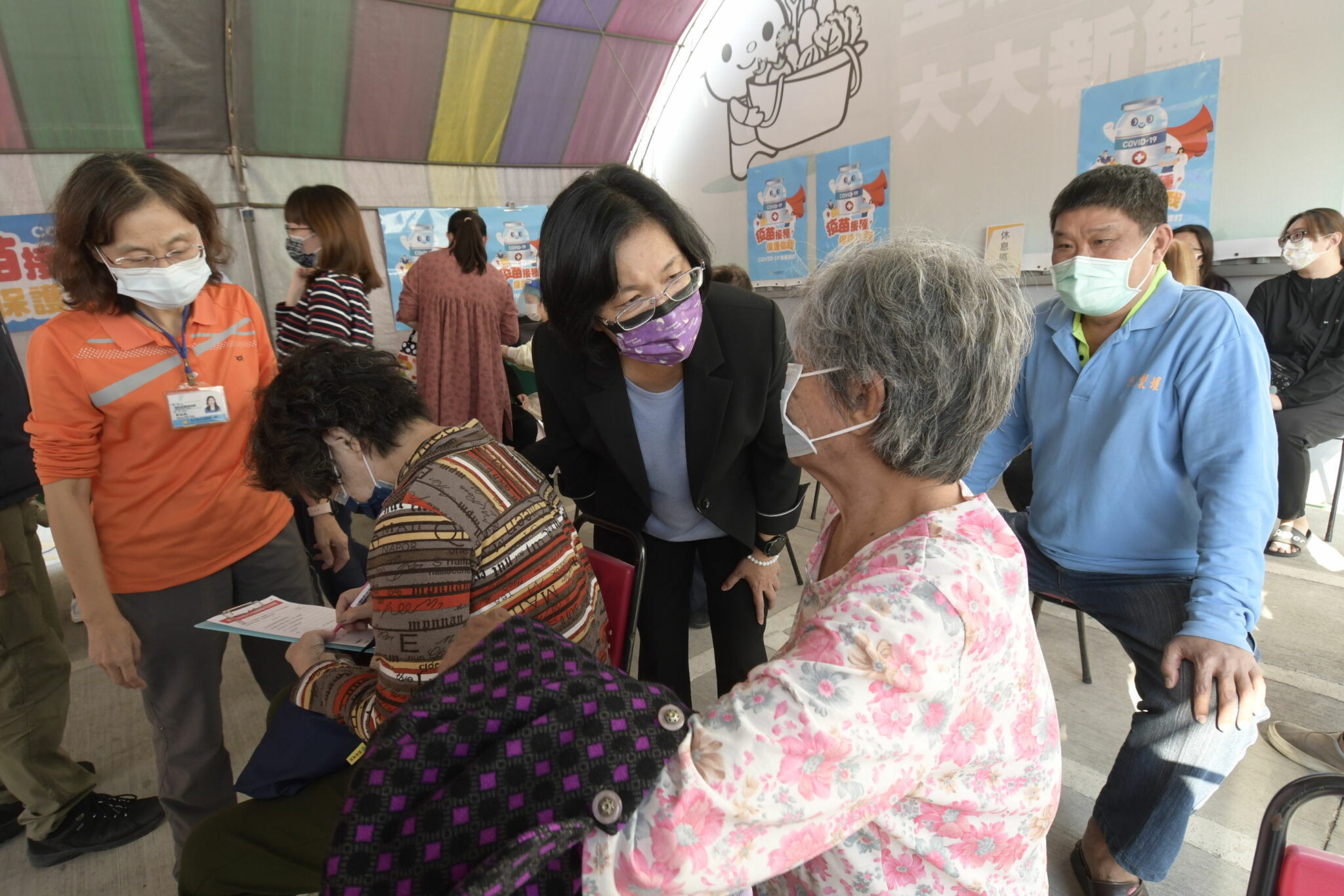 Changhua County Public Health Bureau encourages foreigners to get vaccinated. (Photo / Provided by Changhua County Public Health Bureau)