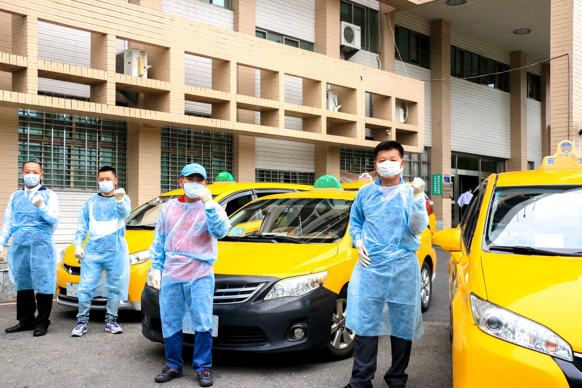For the taxis fetching individuals who need to serve quarantines, a contactless mode will be implemented. (Photo / Provided by Pingtung County Government)