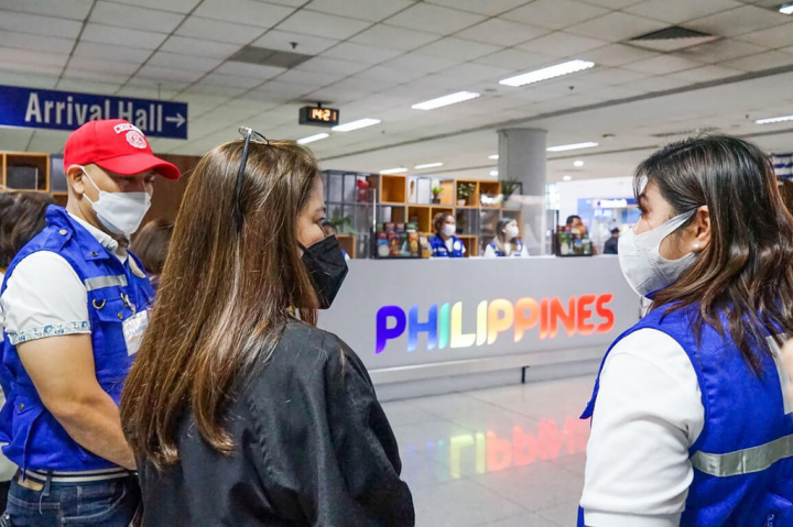 The Secretary of Philippine Tourism Bernadette Romulo-Puyat (2nd from left) inspected the airport. (Photo / Provided by Department of Tourism)