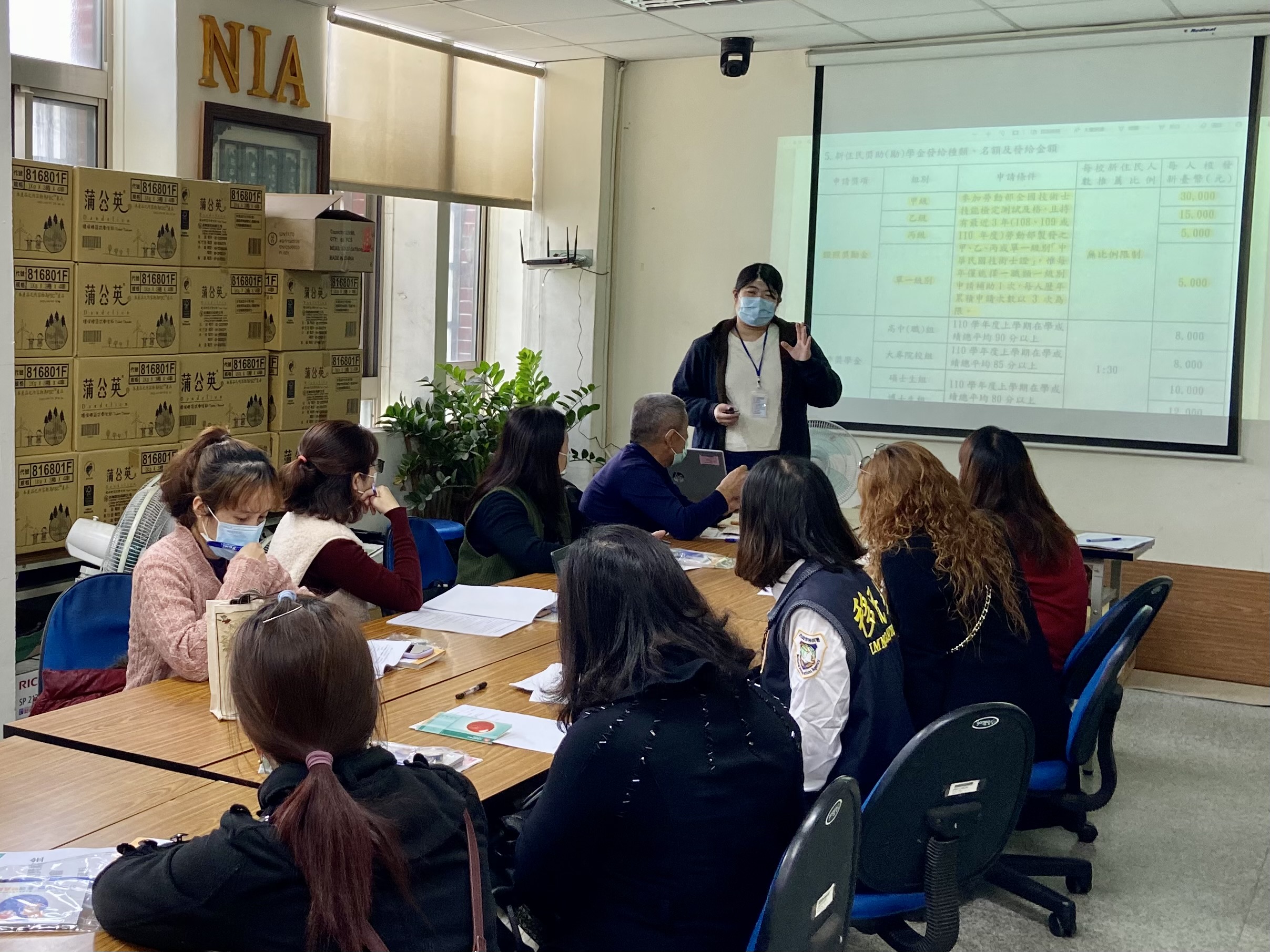 NIA sent a lecturer to introduce the Scholarship Program in detail. (Photo / Provided by the Nantou County Service Center)