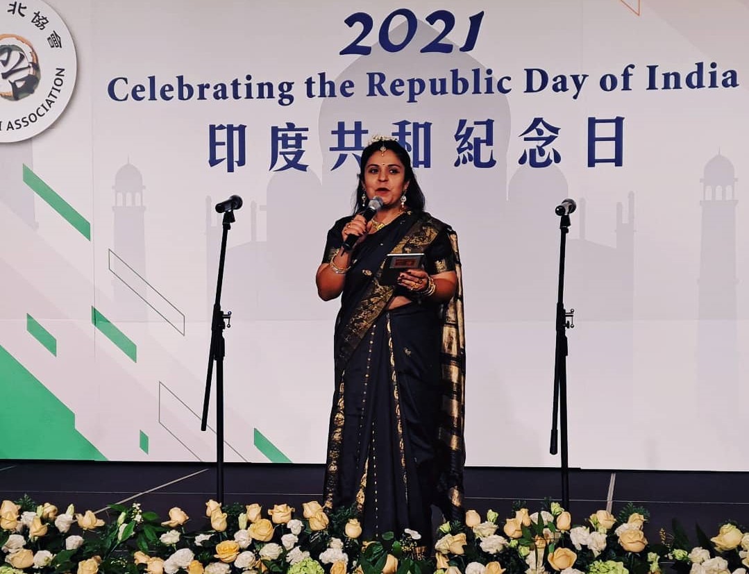 Priya Lee Lalwani berpartisipasi dalam pembawa acara tiga bahasa pada Hari Republik India. Sumber: Diberikan oleh Priya Lee Lalwani