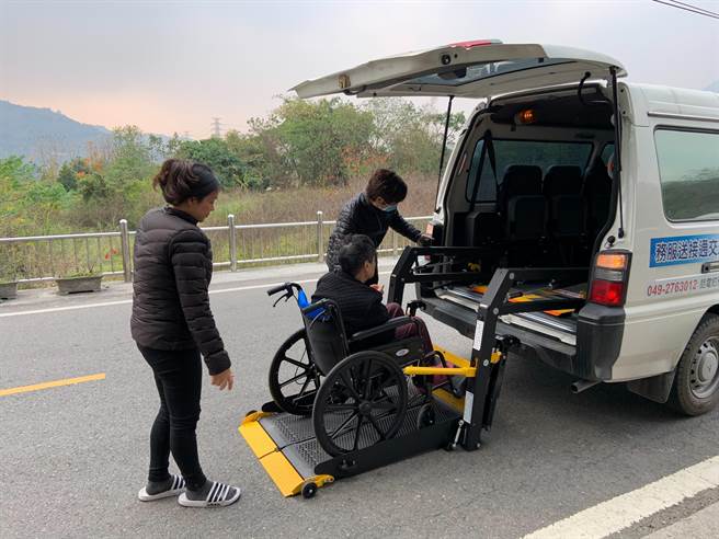 More people in need can enjoy the long-term care transportation service. (Photo / Provided by Nantou County Government)