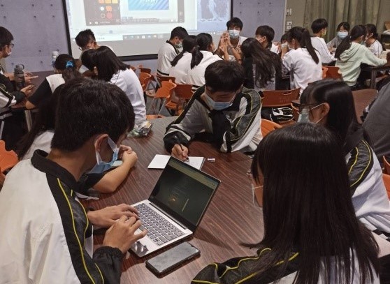 員林高中與印尼NSA（星辰高校）進行雙邊視訊交流。 圖／國教署提供