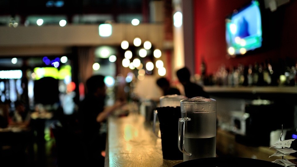 泰國嚴控疫情，持續禁止酒吧、夜店等娛樂場所恢復營業。 圖／翻攝自Pixabay圖庫