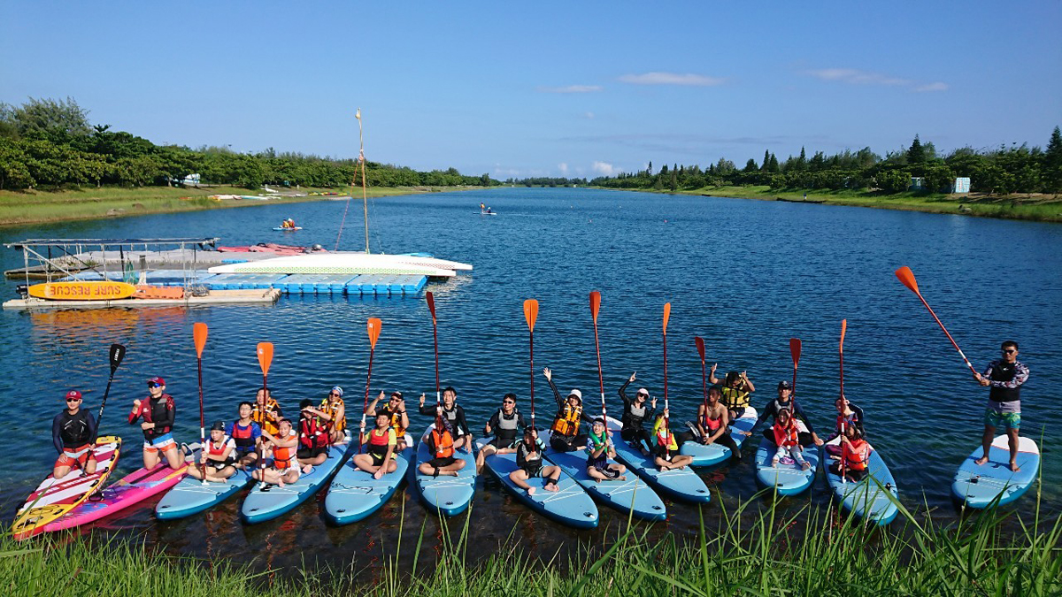 Festival Taitung Blue Ocean Daily akan diadakan secara meriah di Danau Huo Shui di Taitung, menawarkan pengalaman beraktivitas di air seperti SUP (Stand Up Paddleboarding), kano, dan kayak laut.  (Sumber foto : Pemerintah Kabupaten Taitung)