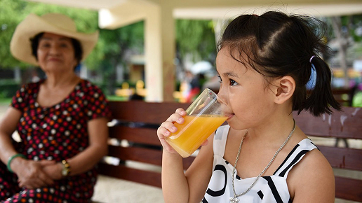 Trẻ chảy máu mũi, bầm tím da do... không ăn rau, trái cây