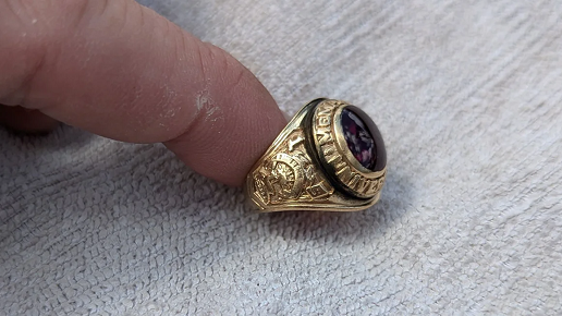 Diver finds graduation ring lost in the ocean almost 5 decades ago and surprises its owner