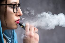 Federal health officials are partnering with the US Department of Justice to fight the illegal sale and distribution of e-cigarettes.／ Flickr