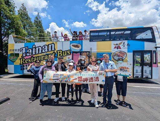 The Tainan City Tourism Bureau launches the "Double-Decker Bus Gourmet Food Truck Series Experience." (Photo / Retrieved from Tainan Tourism Website)