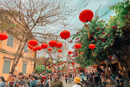 Cultural Memories of Vietnamese Lunar New Year Cuisine: The Stories Behind Bánh Chưng and Traditional New Year Dishes