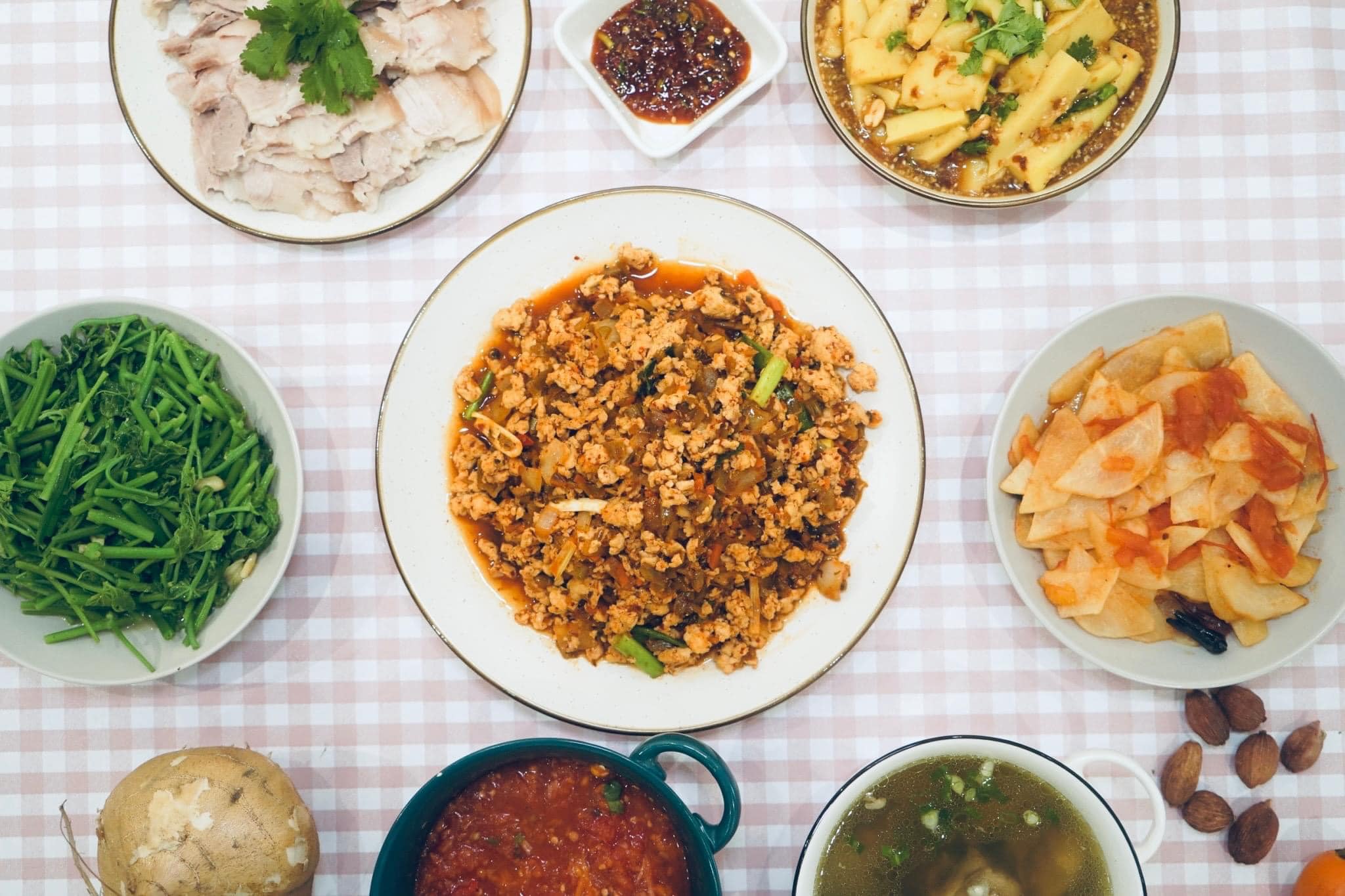 緬甸街家宴準備的都是道地緬甸風味家鄉料理 圖／Mingalar par 鳴個喇叭 緬甸街臉書