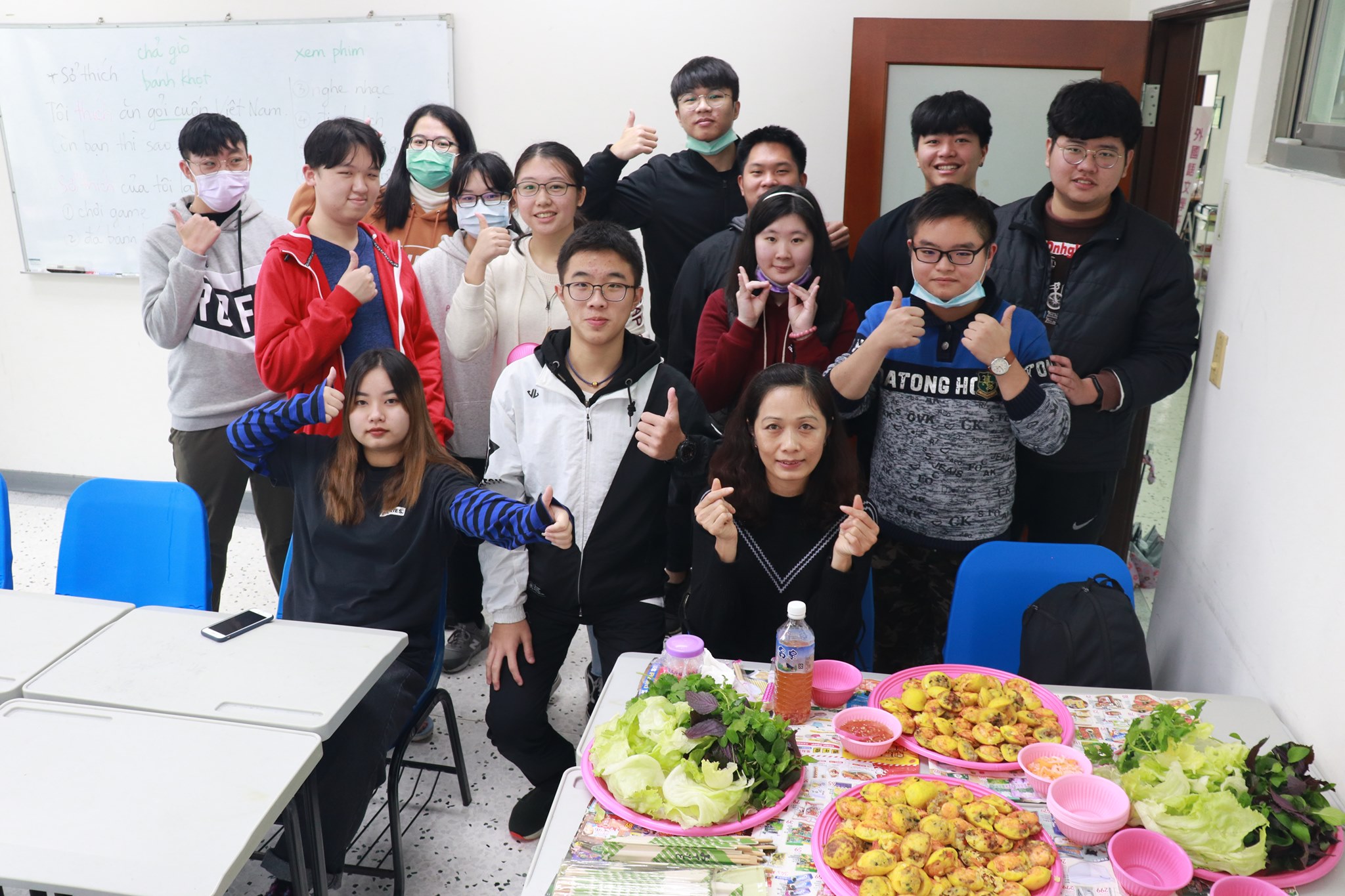 Sinh viên Đài Loan thích thú tìm hiểu văn hóa Đông Nam Á và học tiếng Thái, tiếng Việt. (Nguồn ảnh: Trường Đại học Phật Quang cung cấp)