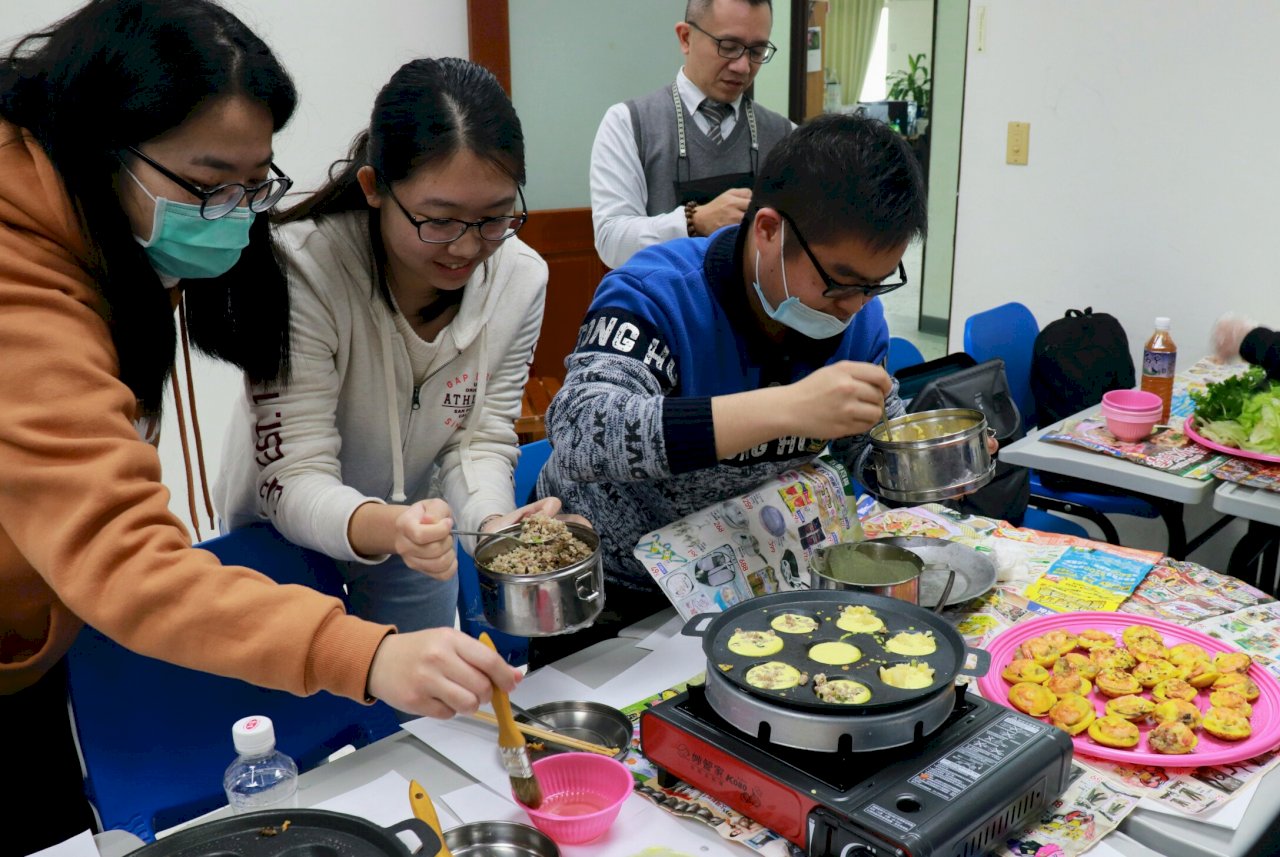 Sinh viên Đài Loan thích thú tìm hiểu văn hóa Đông Nam Á và học tiếng Thái, tiếng Việt. (Nguồn ảnh: Trường Đại học Phật Quang cung cấp)