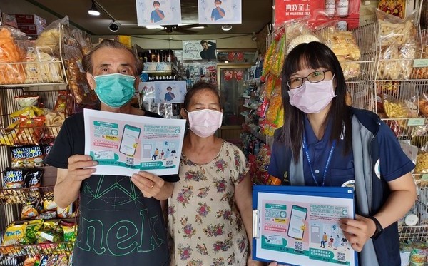 台南移民署宣導「簡訊實聯制」 訪視移工聚集地、雜貨商店