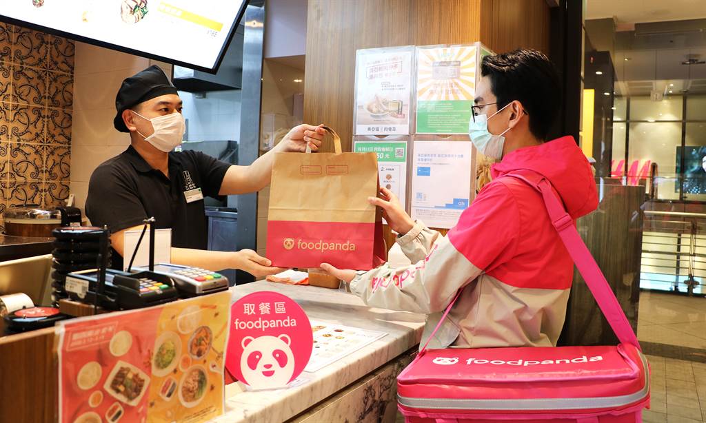 Food delivery platforms urgers the public to use contactless" food delivery service amid the COVID-19 surge in Taiwan. Image courtesy of Foodpanda.