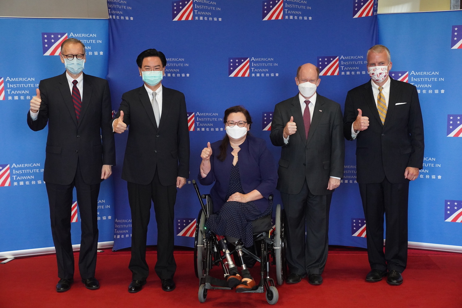 Phái đoàn Thượng nghị sĩ Mỹ đến thăm Đài Loan và thông báo viện trợ 750.000 liều vắc-xin Covid-19 hỗ trợ Đài Loan chống dịch. (Nguồn ảnh: Bộ Ngoại giao cung cấp)