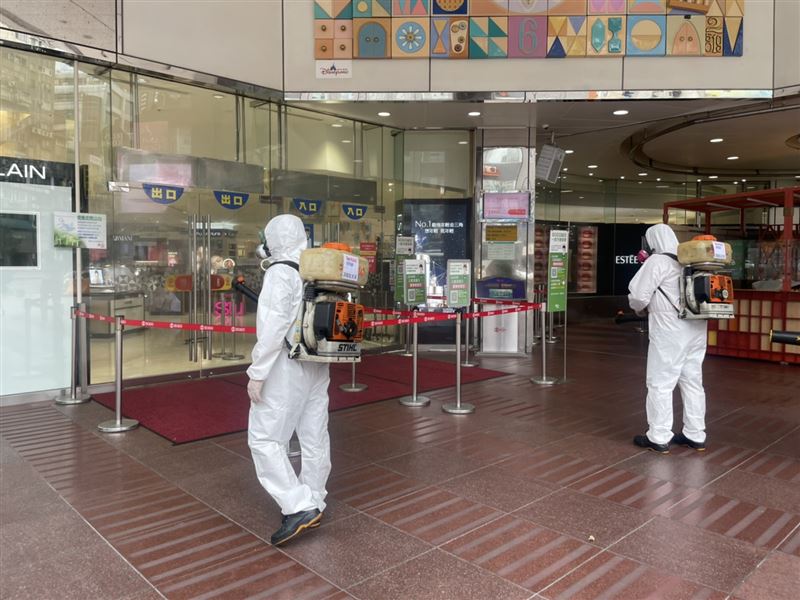 Ministry of Economic Affairs (MOE) also accounted stricter measures in three public areas, supermarkets, convenience stores, department stores, and Hypermarkets. Image courtesy of SETN.COM. 