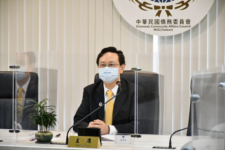 台灣疫情尚未趨緩，僑委會協助學生配合防疫。 圖／僑委會提供