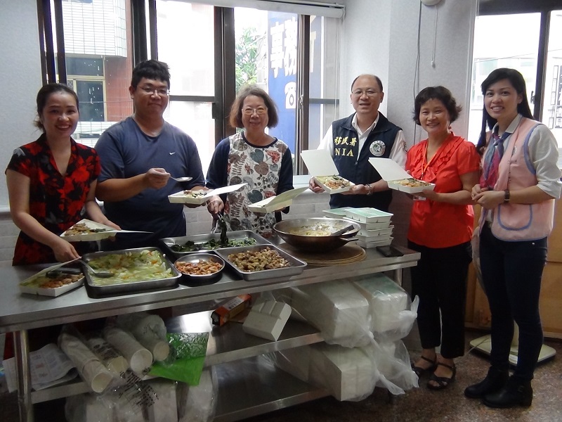 ผู้ตั้งถิ่นฐานใหม่เปิดร้านขายของชำเอเชียตะวันออกเฉียงใต้ เพื่อให้ร้านเป็นที่พักพิงของผู้ตั้งถิ่นฐานใหม่และแรงงานข้ามชาติ (ภาพจาก สตม.ไต้หวัน)