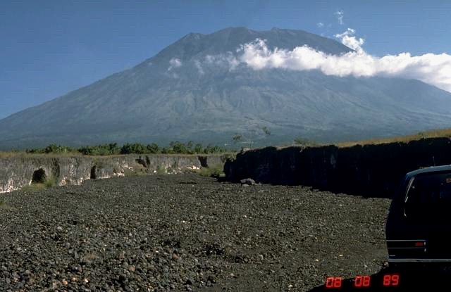 阿貢火山。(照片來源：維基百科)