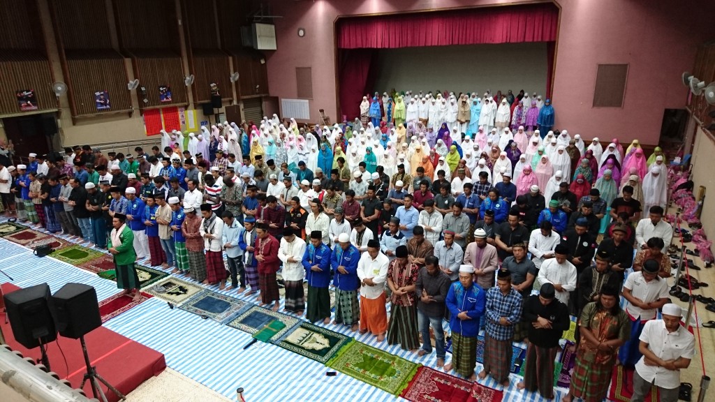 Umat Muslim ketika beribadah sholat Ied (sumber: Badan Pengembangan Tenaga Kerja Taiwan)