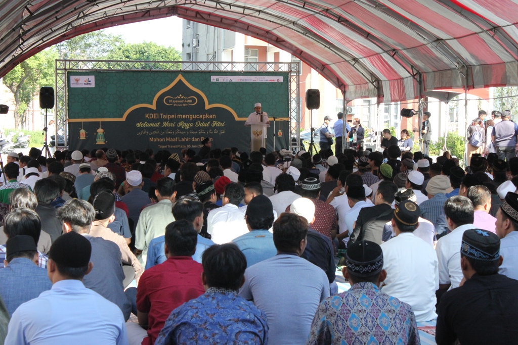 Suasana perayaan Idul Fitri di lapangan Travel Plaza Stasiun Utama Taipei (foto: dok.istimewa)