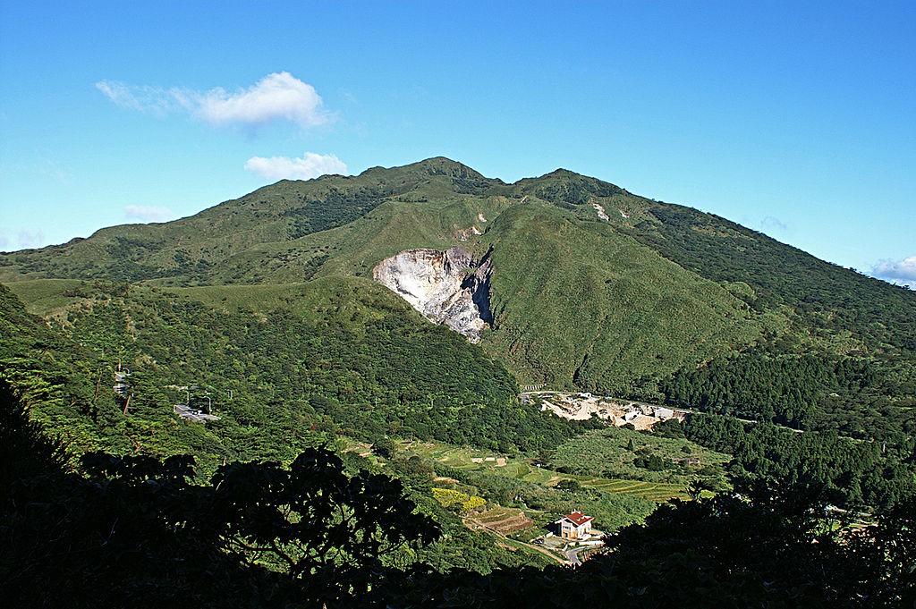 (Qixing Mountain. (Wikimedia Commons photo))