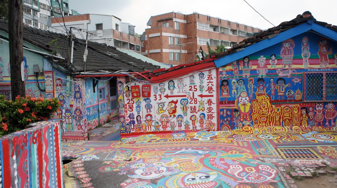 Salah satu objek wisata di Taichung, Rainbow Village (sumber: Wikipedia)