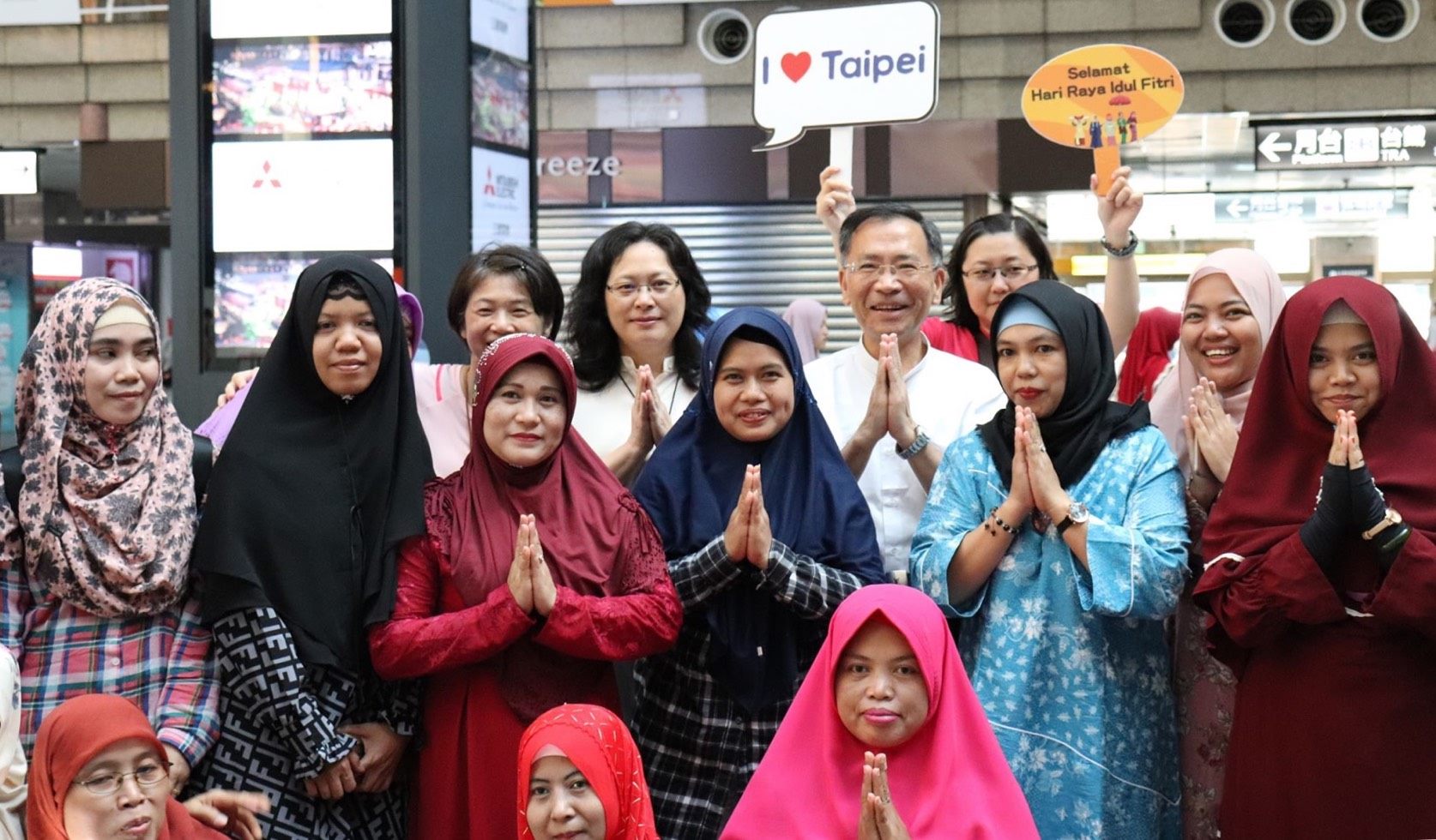 Perayaan Idul Fitri di aula utama Stasiun Kereta Taipei atau TMS (sumber: Sudin Tenaga Kerja Kota Taipei)