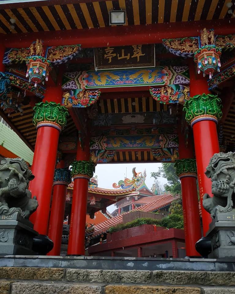 Kuil Bishanyan di Gunung Bishan, Neihu, Taipei saat hujan