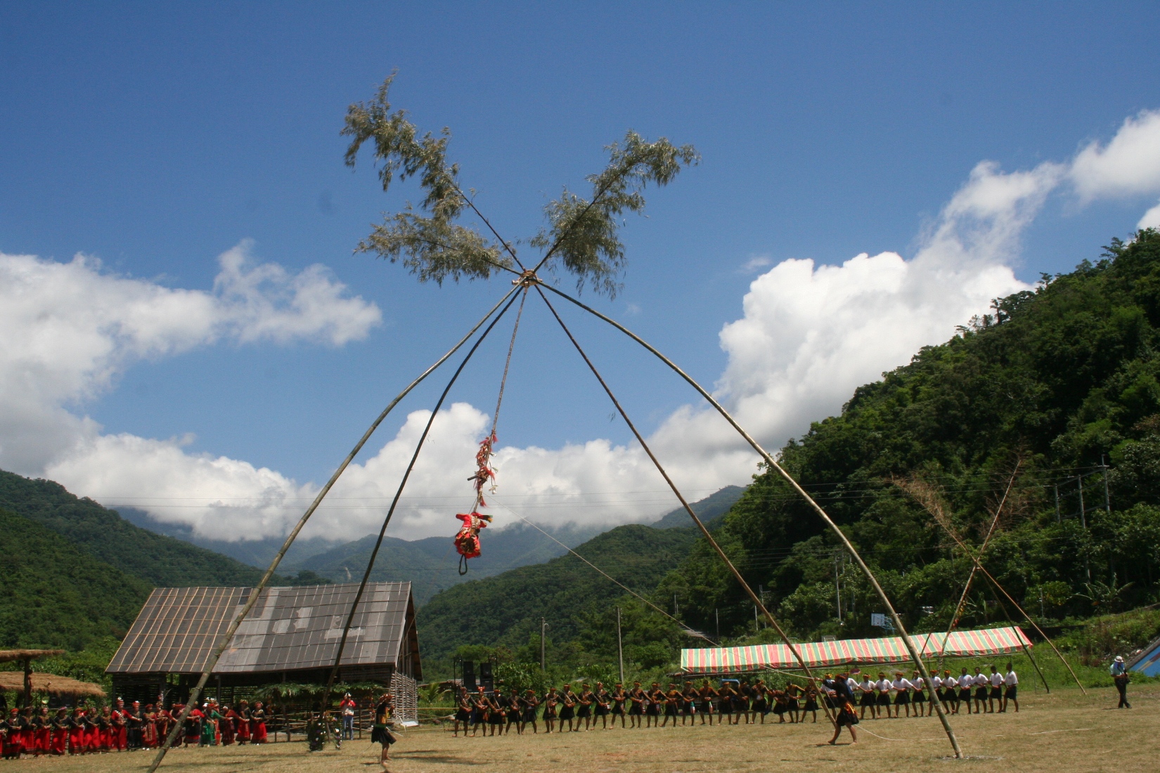 鞦韆文化的巧思，近日獲原住民委員會審查通過「原住民傳統智慧創作專用權」。(照片來源：台東縣政府)