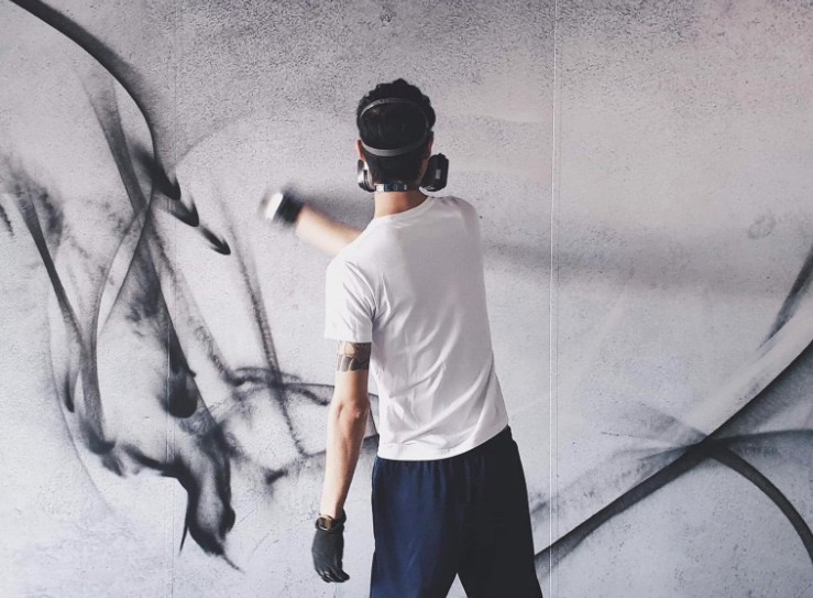 DEBE paints a mural. (DEBE Facebook photo)