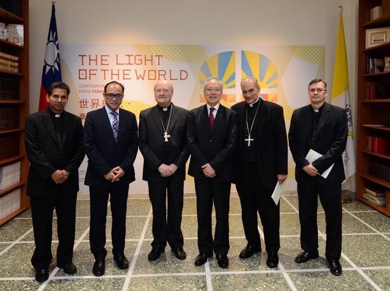 Cardinal Gianfranco Ravasi and Matthew Lee (Center L-R) (Source: MOC)