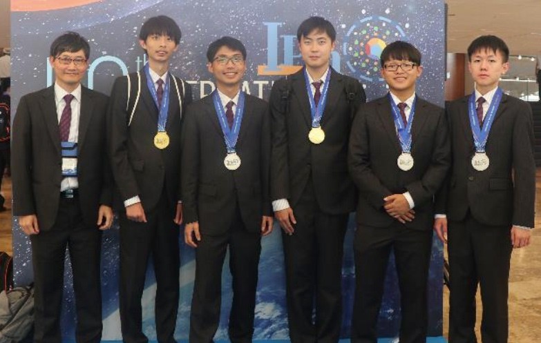 In this year's International Physics Olympiad, Taiwan won a total of 2 gold and 3 silver medals