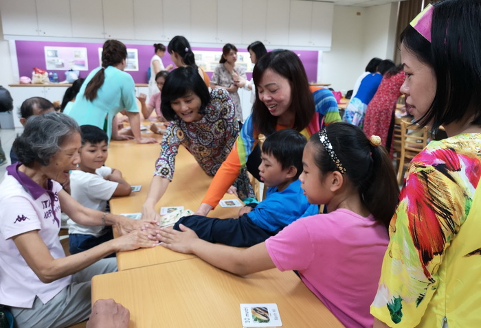 新住民自創桌遊 國家美食、景點及語言全都錄（圖/ 高雄市社會局提供）