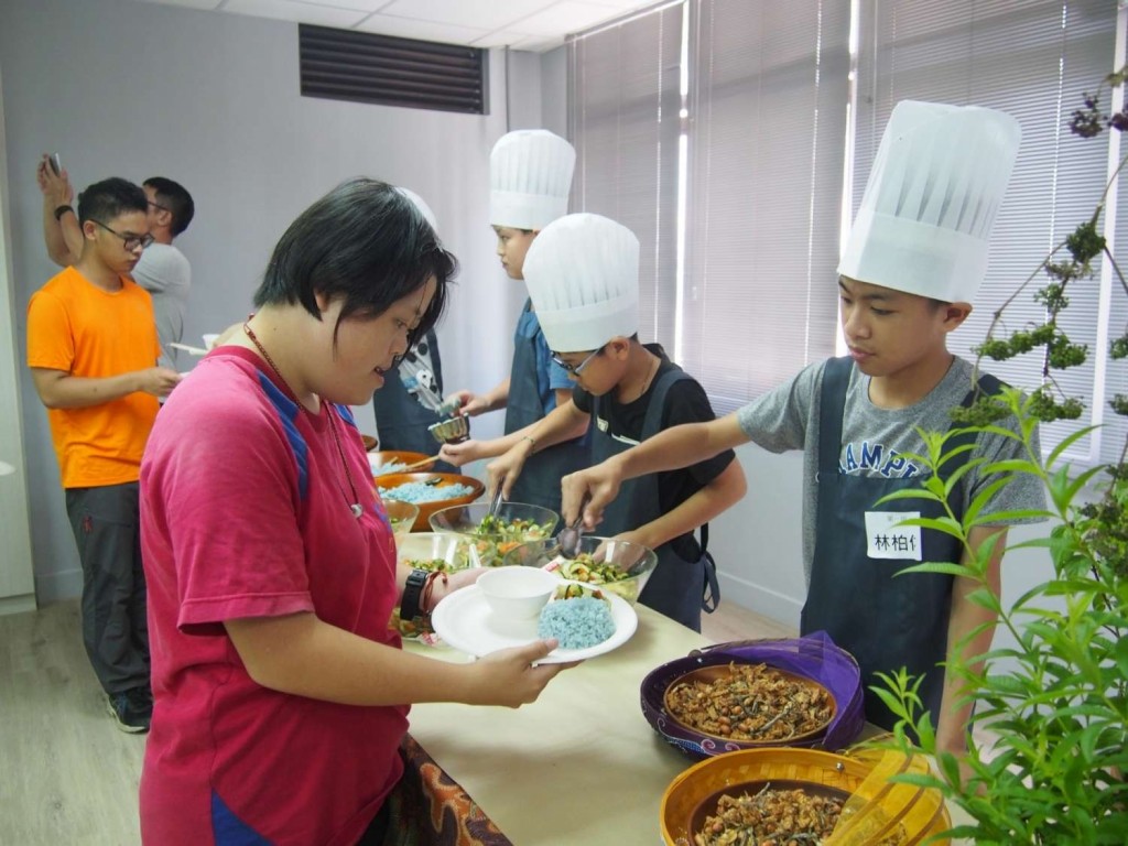 Pusat Layanan Keluarga Penduduk Baru Kota Hsinchu baru-baru ini menggelar “Kantin Bahagia Generasi Baru” (sumber: Pemerintah Hsinchu)