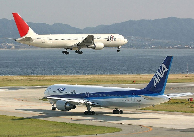 JAL 767-346 and ANA 767-381ER at Osaka Intl. Airport (By Wikimedia Commons)