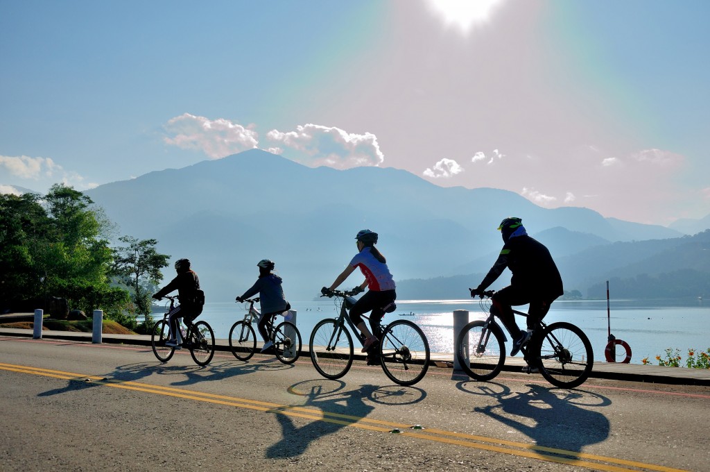 Sun Moon Lake to give special benefits to foreign bike renters for Come! Bikeday event in October-November.