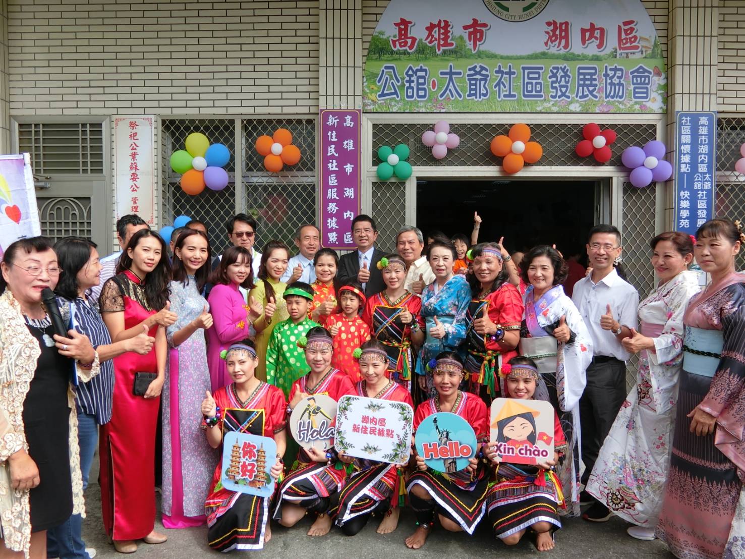 高雄湖內區的新住民姐妹也於新住民社區據點揭牌當日共襄盛舉。（照片來源：高雄市社會局）