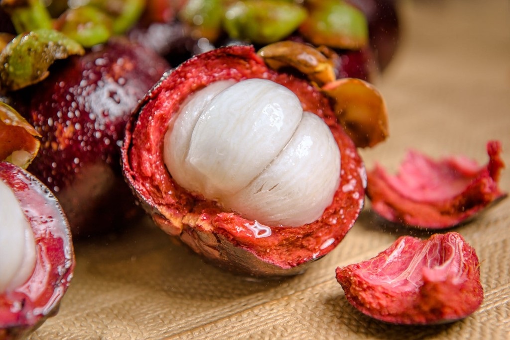 Mangosteen mania: Taiwanese rush to buy first mangosteens imported from Thailand in 16 years