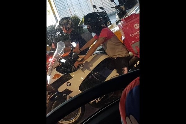 Taiwanese man spotted riding NT$400,000 BMW naked supersport motorcycle to make Foodpanda delivery
