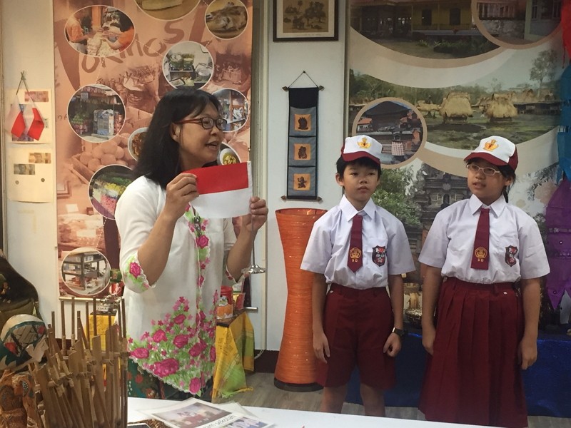 Cô Trần San Lan hiện đang giảng dạy ngôn ngữ tại 5 trường, là giáo viên dạy tiếng Indonesia có nhiều giờ dạy nhất.