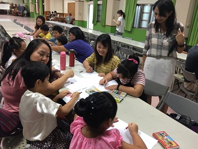 Pusat Pendidikan Keluarga Taichung menyelenggarakan kegiatan dari waktu ke waktu untuk memungkinkan keluarga penghuni baru mempromosikan pendidikan dan pengetahuan keluarga seperti pengasuhan anak dan komunikasi pernikahan. (Sumber foto: Pemerintah Kota Taichung)