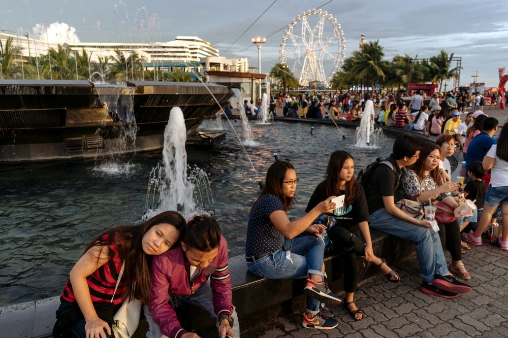  People in metro Manila. Attribute: Bloomberg