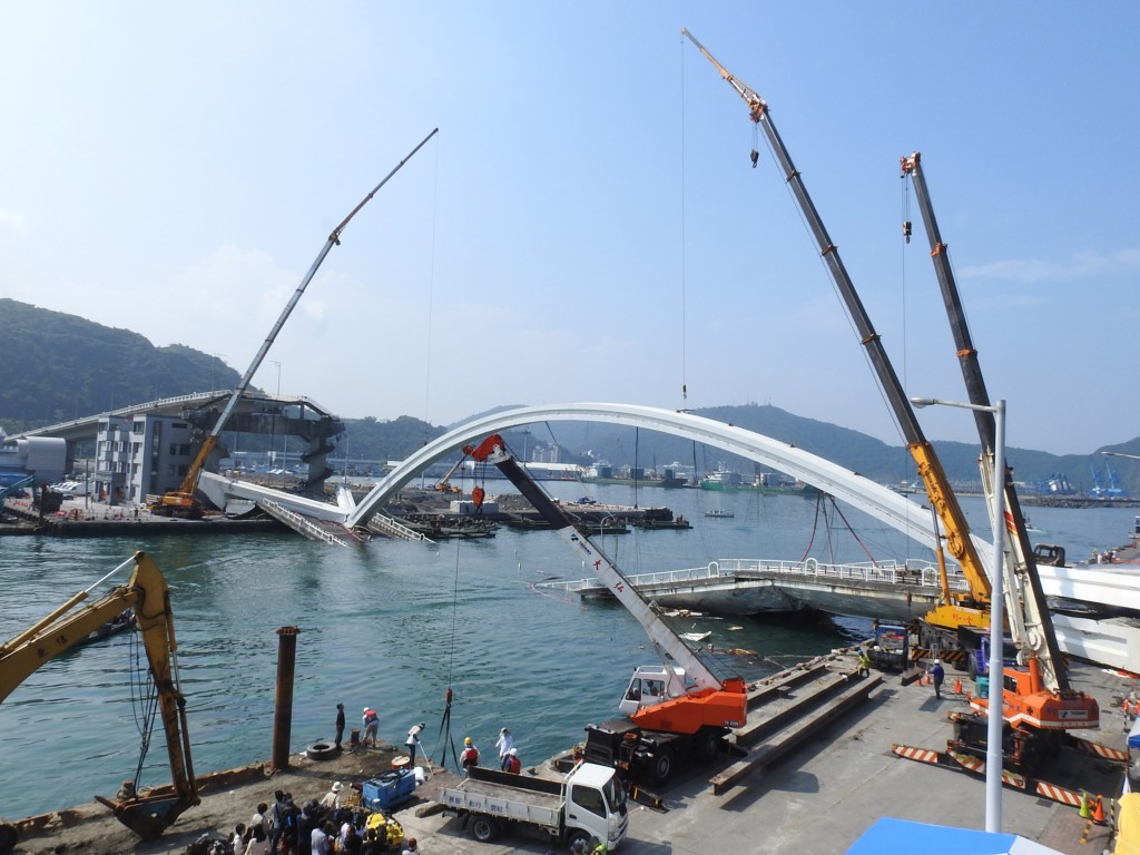 Collapsed Nanfang'ao Bridge (CNA photo)